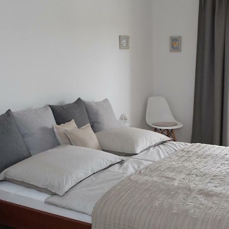 Apartments Mirela Водице Екстериор снимка
