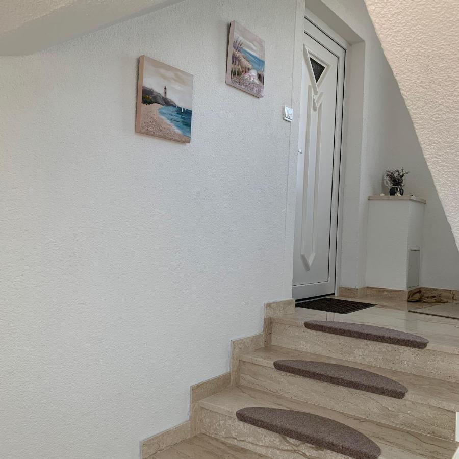 Apartments Mirela Водице Екстериор снимка