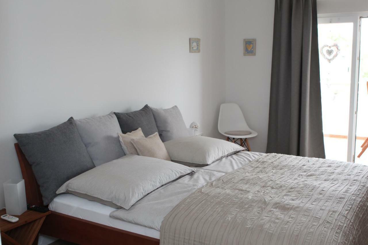 Apartments Mirela Водице Екстериор снимка