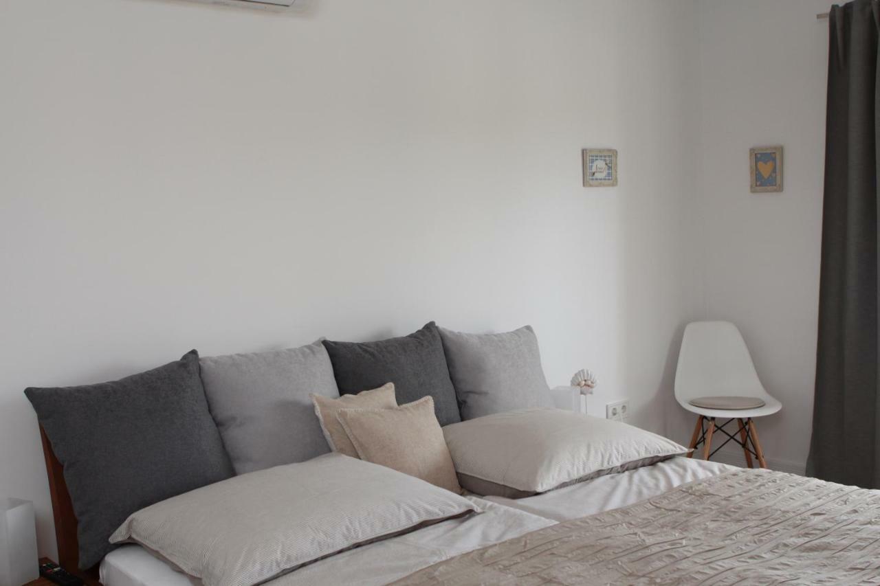 Apartments Mirela Водице Екстериор снимка