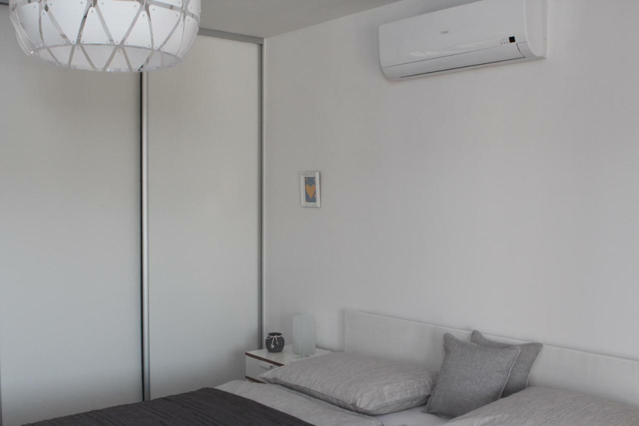 Apartments Mirela Водице Екстериор снимка