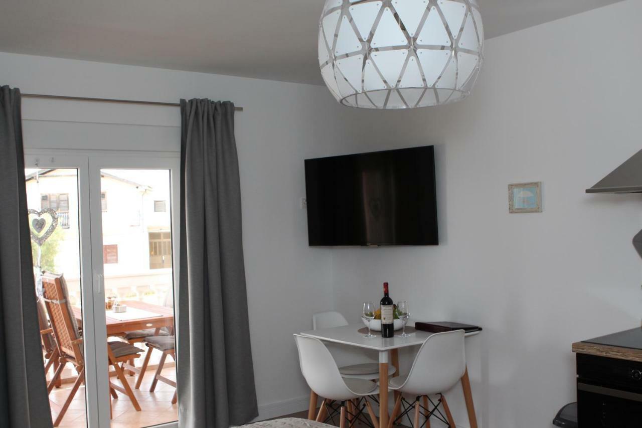 Apartments Mirela Водице Екстериор снимка