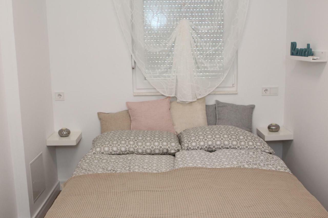 Apartments Mirela Водице Екстериор снимка