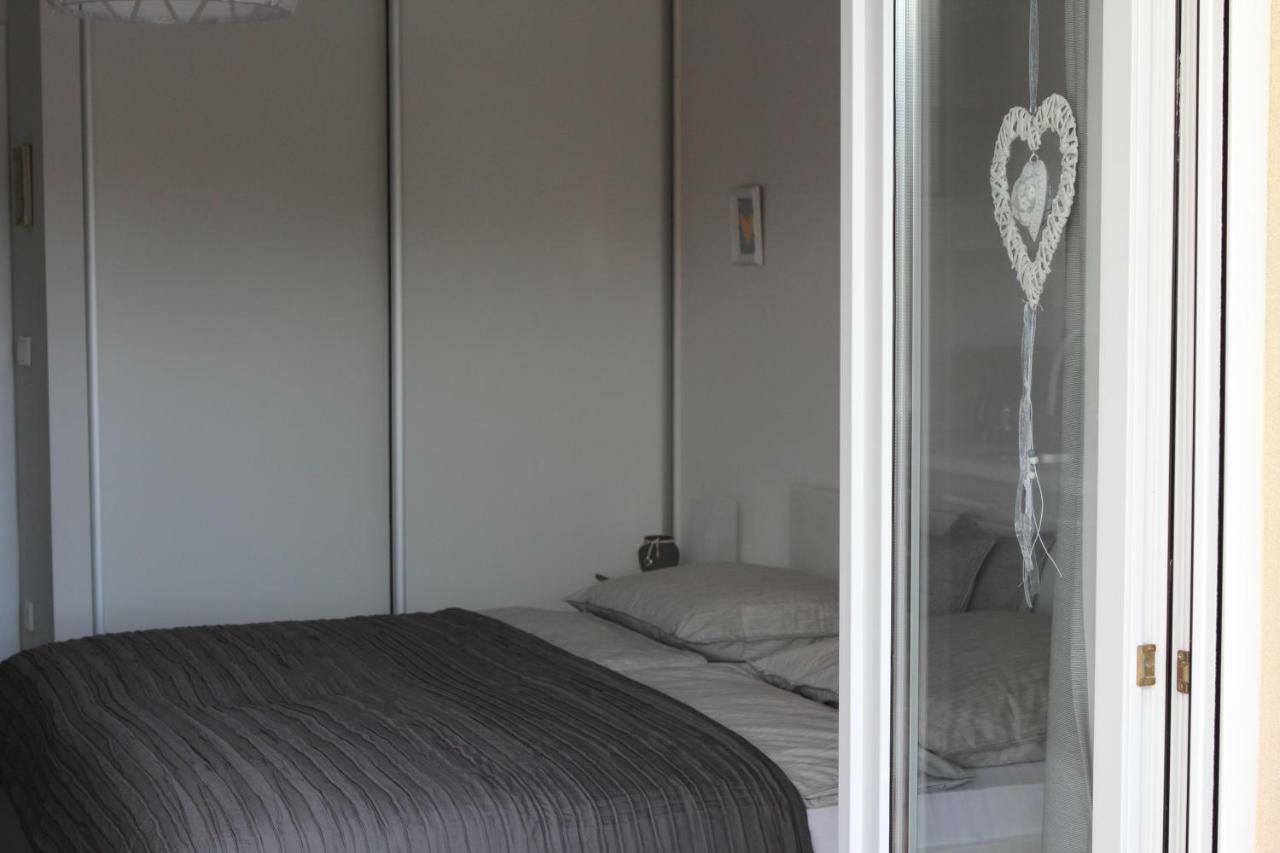Apartments Mirela Водице Екстериор снимка
